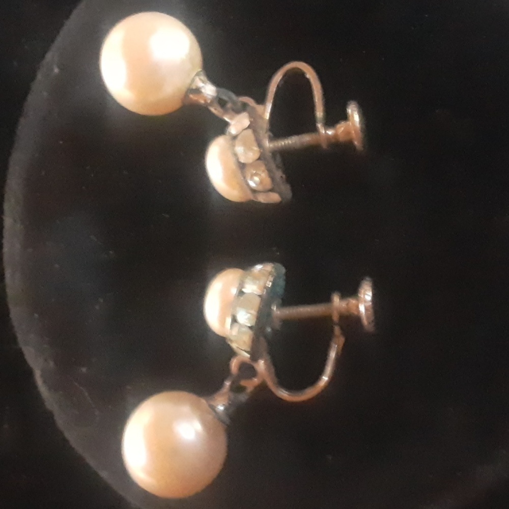 Vintage Elegant Pearl screw clamp Earrings - Picture 4 of 8